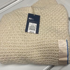 Universal thread cream colored sweater